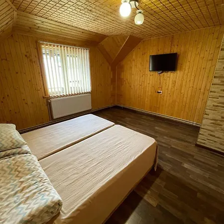 Alojamento de Turismo Selvagem відпочинок у саманюків Mykulychyn