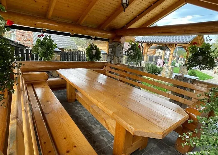 відпочинок у саманюків Lodge Mykulychyn